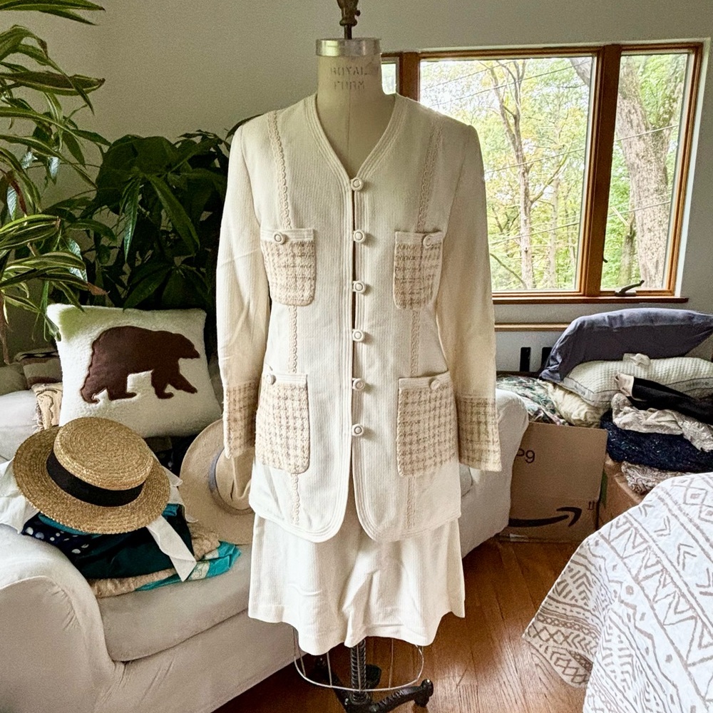 Vintage 1990s FRES SPIRIT by Diane Fres. 2-pc womens ivory suit. Large.